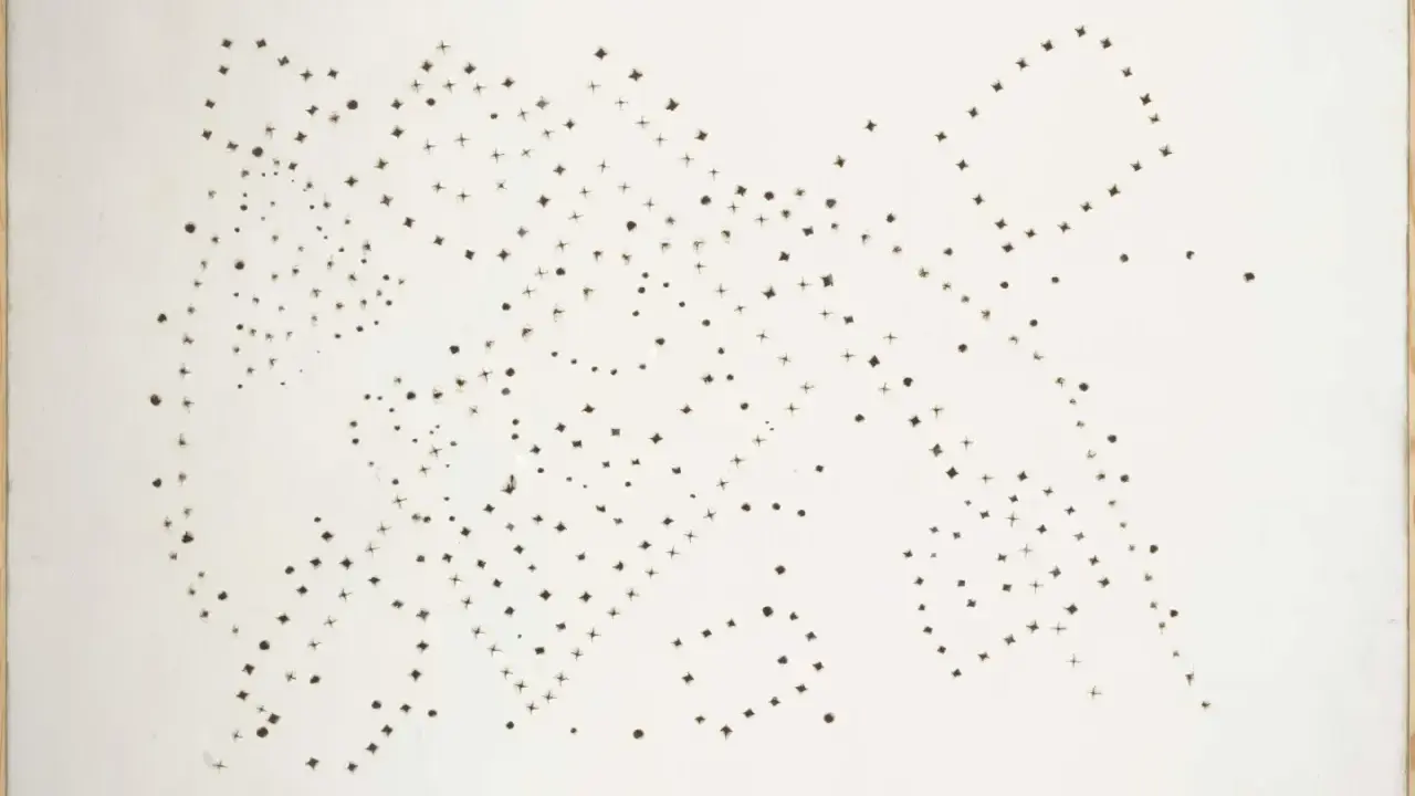 Un concepto espacial de puntos y estrellas que forman constelaciones abstractas, evocando la espera y la inmensidad.