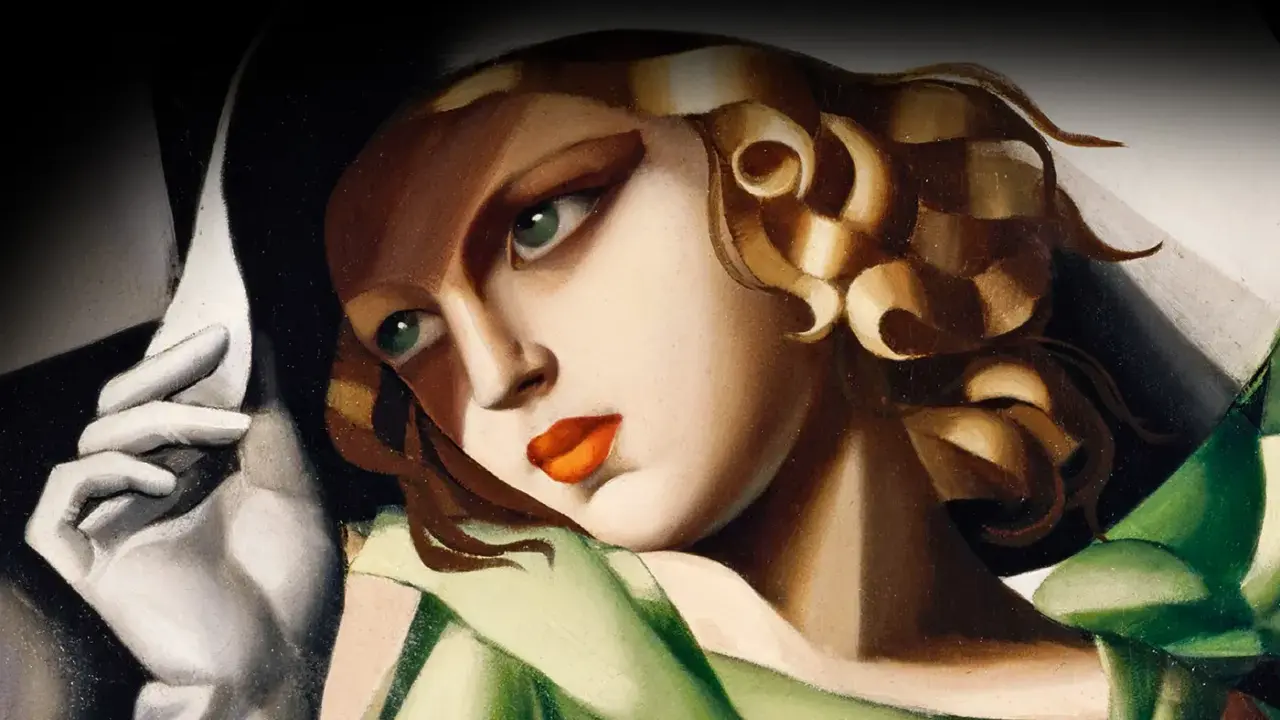 Retrato de mujer con sombrero y guantes blancos, al estilo de Tamara de Lempicka. Ojos verdes intensos y labios rojos vibrantes.