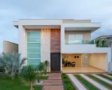 Una casa moderna con líneas limpias y materiales mixtos, que muestra la diversidad de los tipos de casas del mundo.