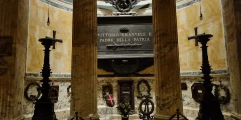 El Panteón de Roma alberga la tumba de Vittorio Emanuele II, Padre de la Patria.