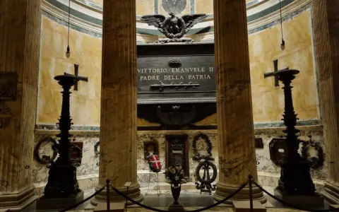 El Panteón de Roma alberga la tumba de Vittorio Emanuele II, Padre de la Patria.