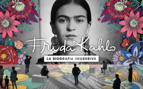Retrato de Frida Kahlo rodeado de flores vibrantes. La imagen promociona "La Biografía Inmersiva", invitando a descubrir quién fue Frida Kahlo.