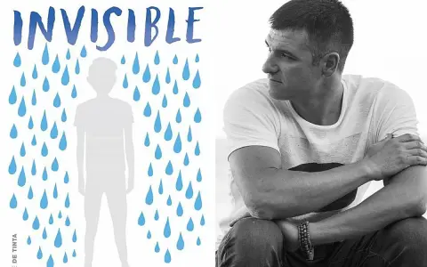 Resumen del libro Invisible de Eloy Moreno: la portada muestra un chico silueta bajo la lluvia y el autor.