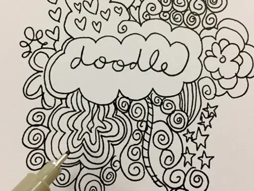 Un bolígrafo dibuja divertidos dibujos abstractos fáciles con corazones, espirales y estrellas.