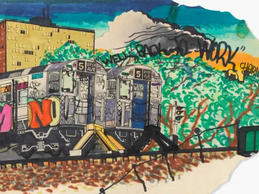 Un tren del metro cubierto de grafitis, un capítulo vibrante de la historia del graffiti, avanza bajo un cielo nublado.