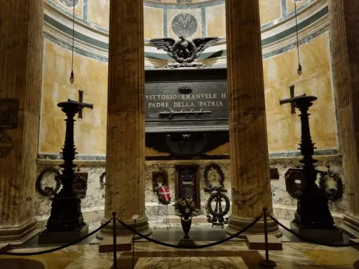 El Panteón de Roma alberga la tumba de Vittorio Emanuele II, Padre de la Patria.