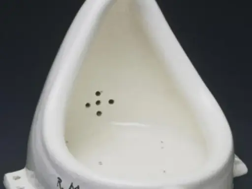 El urinario Fountain de Marcel Duchamp, una obra icónica que desafía la percepción del arte.