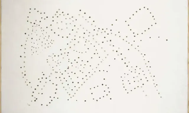 Un concepto espacial de puntos y estrellas que forman constelaciones abstractas, evocando la espera y la inmensidad.