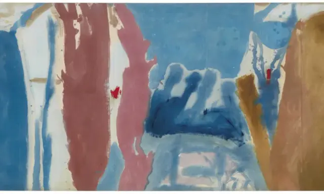 Pintura abstracta con tonos azules y rosados que evocan la inmensidad de las montañas y la calma del mar.