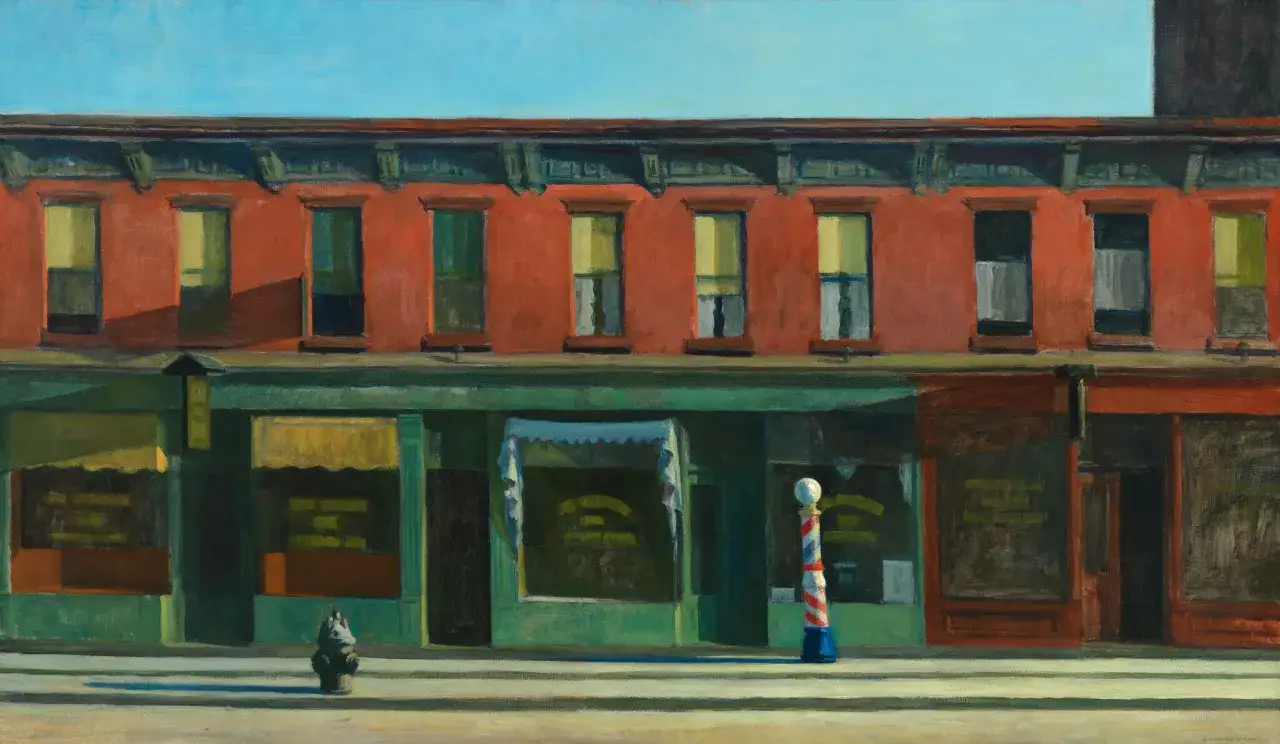 Fachada de edificio rojo con tiendas verdes abajo, un poste de barbero y un hidrante. Estilo Edward Hopper.